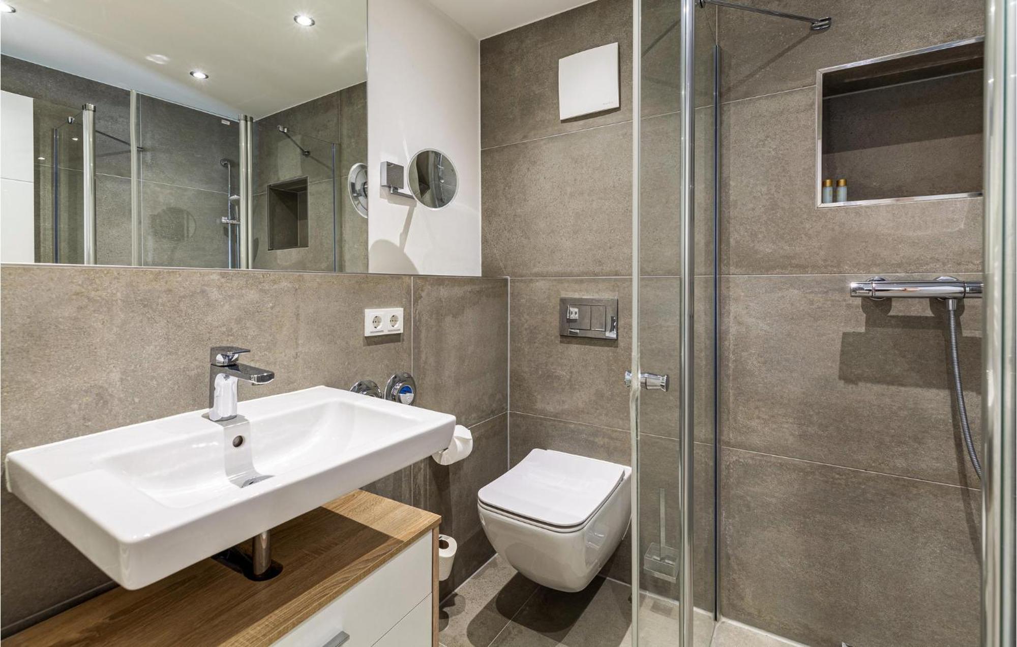 Penthouse Garden Apartment บินซ์ ภายนอก รูปภาพ