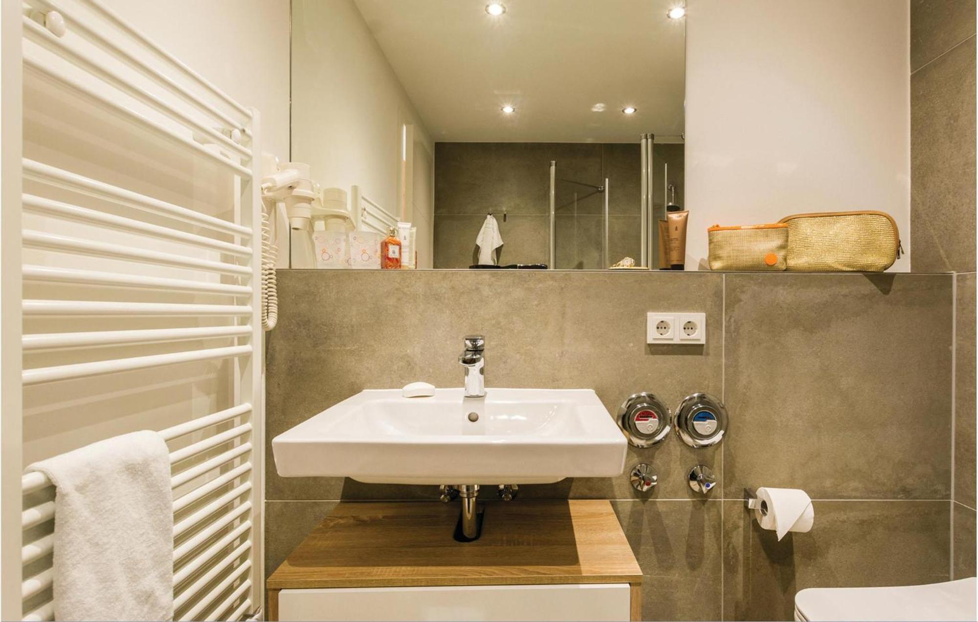Penthouse Garden Apartment บินซ์ ภายนอก รูปภาพ