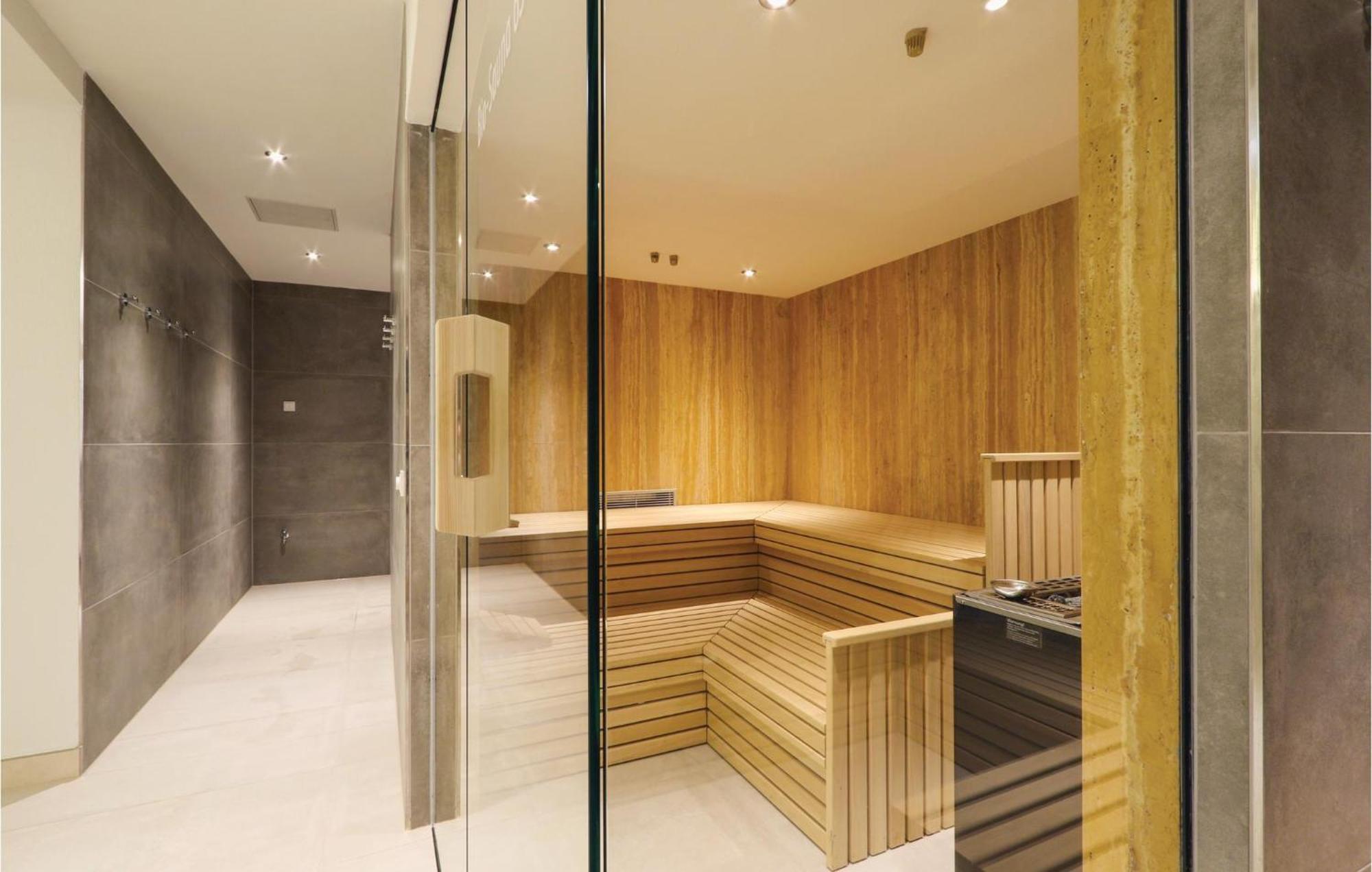 Penthouse Garden Apartment บินซ์ ภายนอก รูปภาพ
